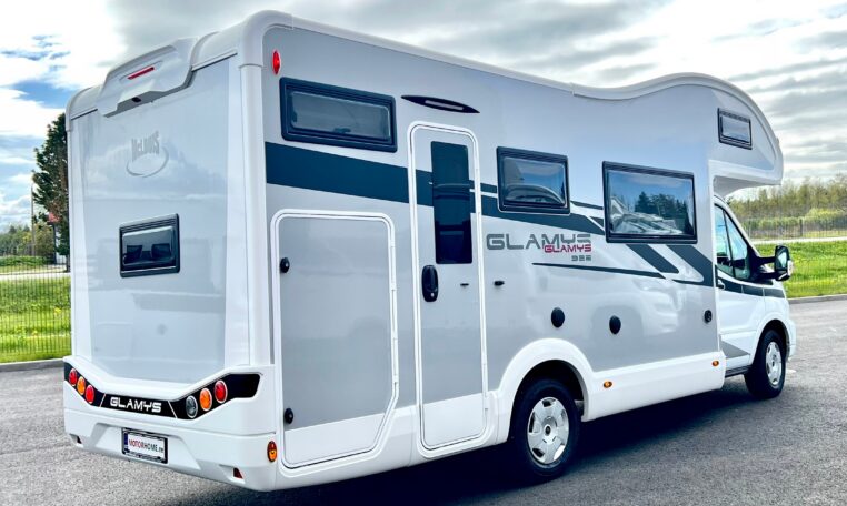 Matkaauto McLouis Glamys 322