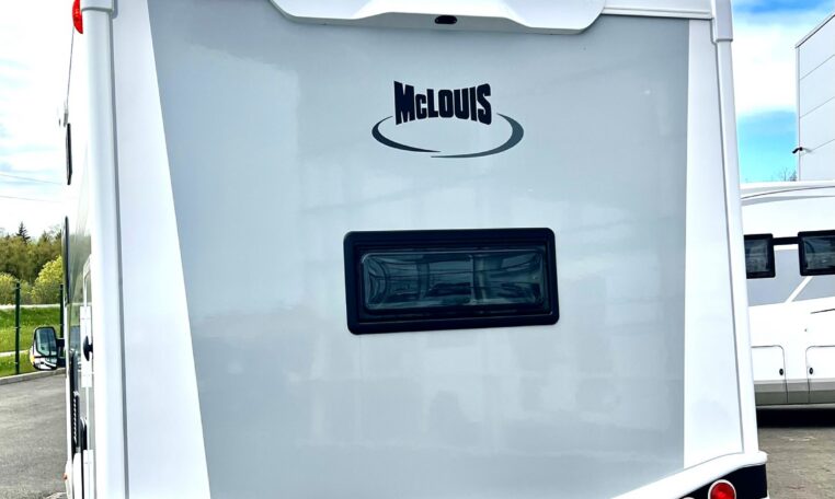 Matkaauto McLouis Glamys 322 tagant