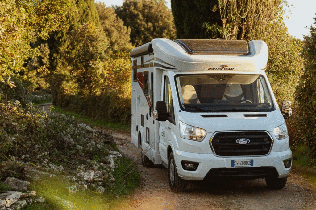 Rolle Team Kronos Fit poolintegreeritud matkaauto Rolle Team Kronos Fit poolintegreeritud matkaauto