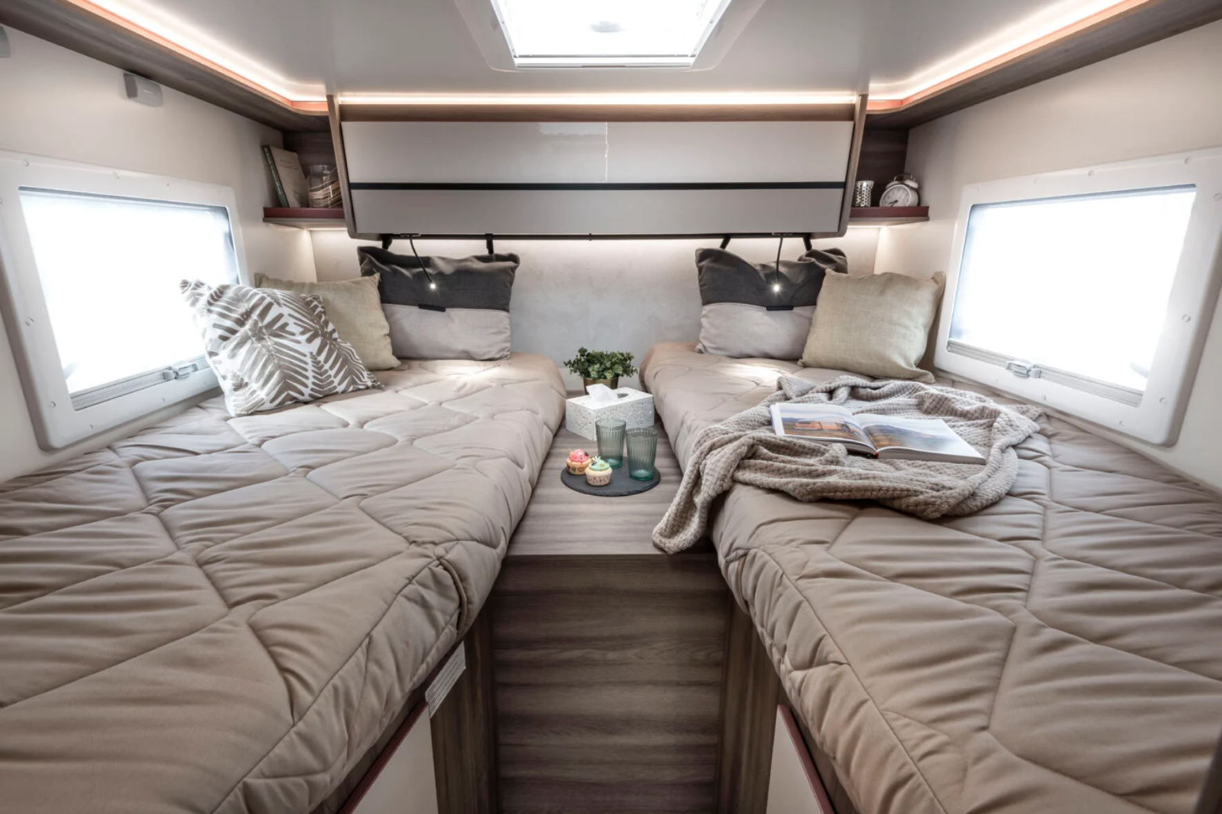 Roller Team Kronos Fit matkaauto seest Roller Team Kronos Fit matkaauto seest