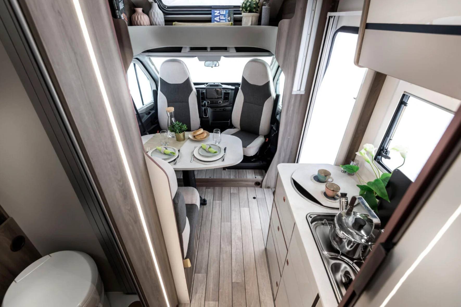 Roller Team Kronos Fit matkaauto seest Roller Team Kronos Fit matkaauto seest