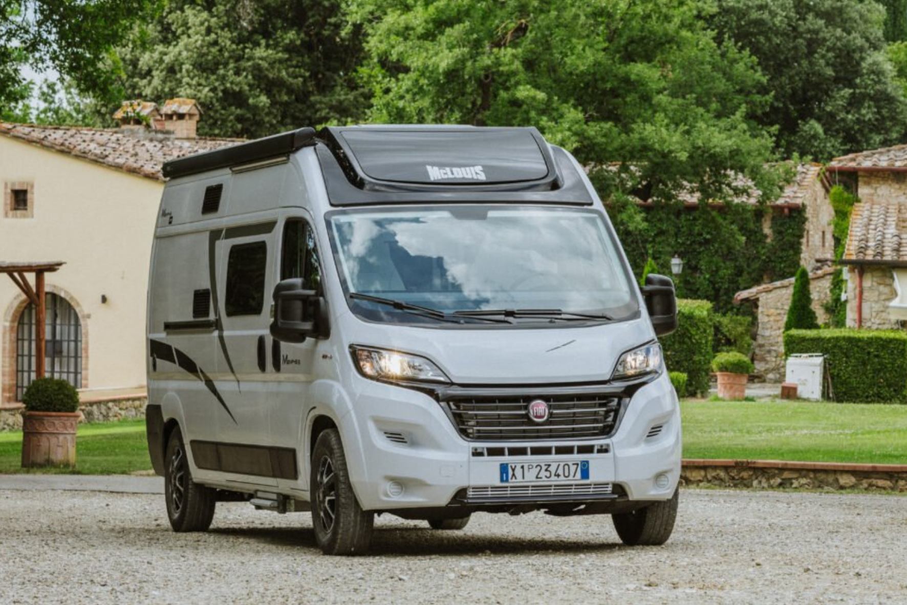 24 McLouis Menfys Prestige VAN matkabuss