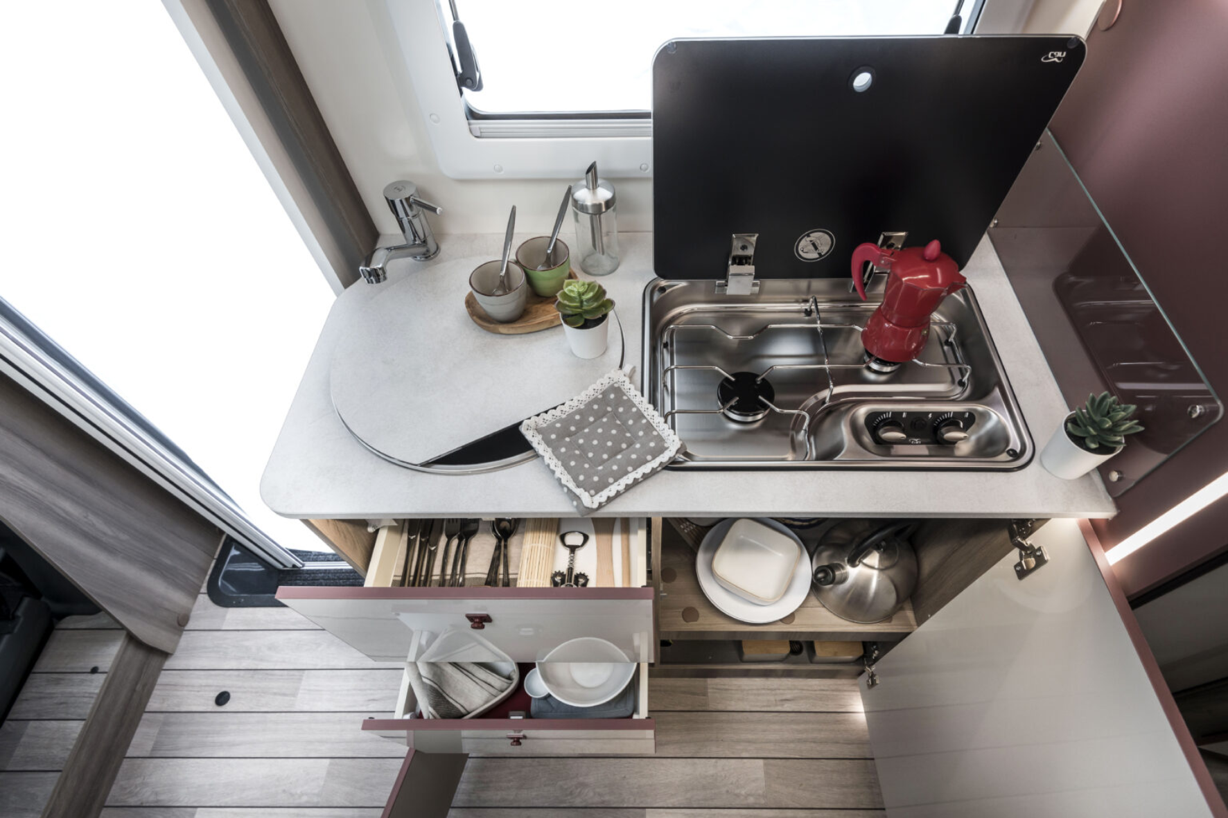 Roller Team Kronos Fit matkaauto seest Roller Team Kronos Fit matkaauto seest