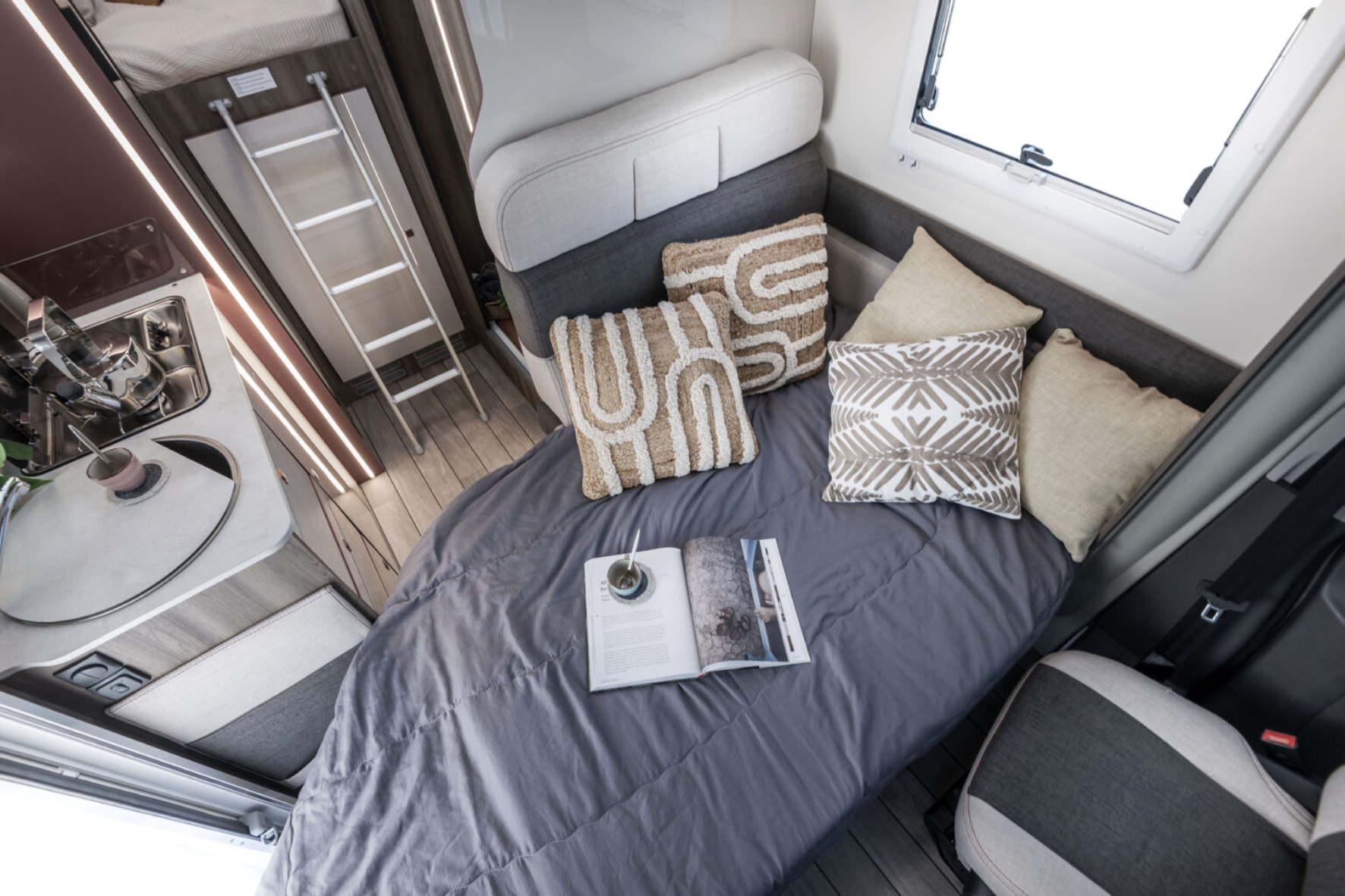 Roller Team Kronos Fit matkaauto seest Roller Team Kronos Fit matkaauto seest