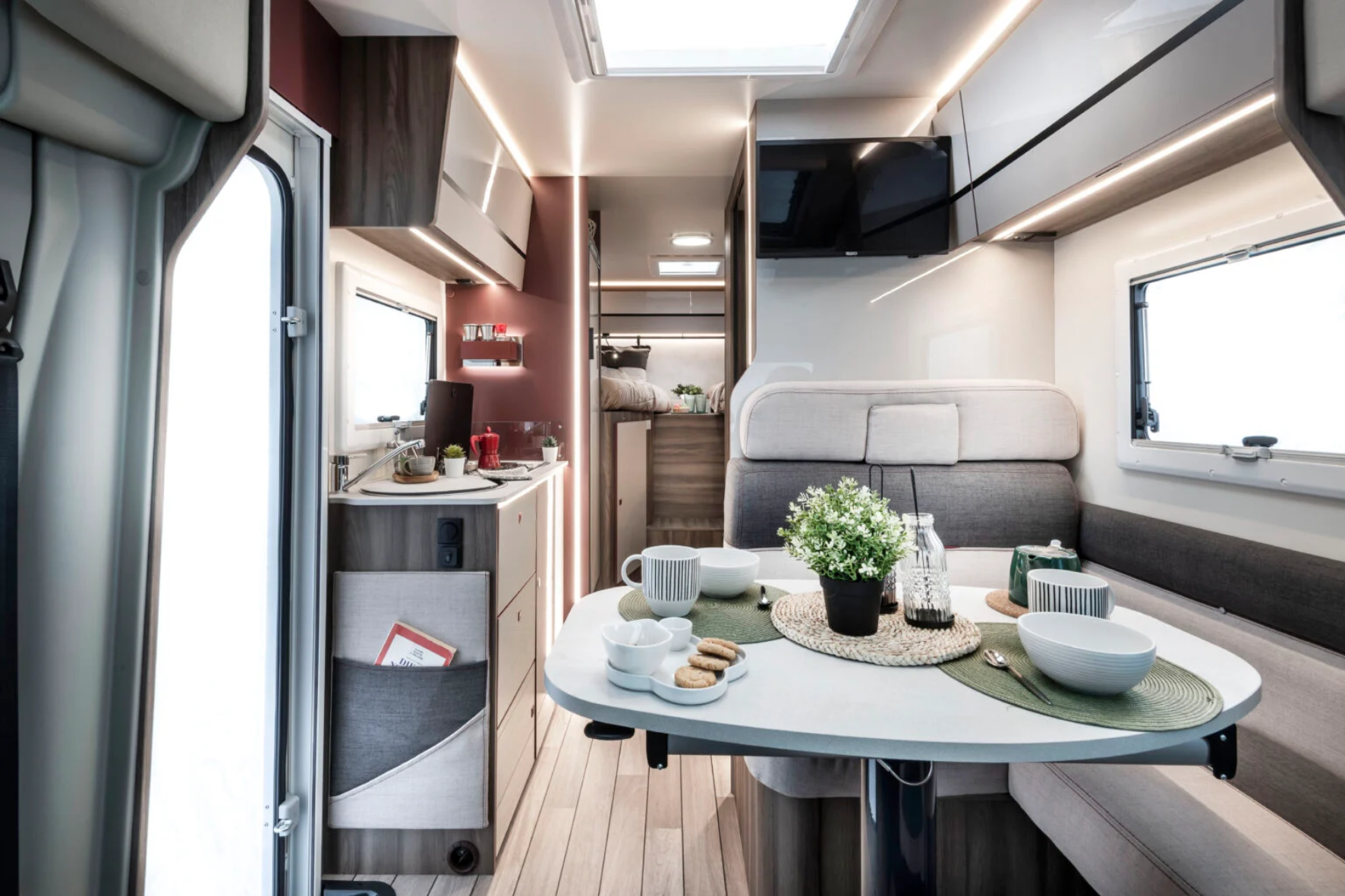 Roller Team Kronos Fit matkaauto seest Roller Team Kronos Fit matkaauto seest