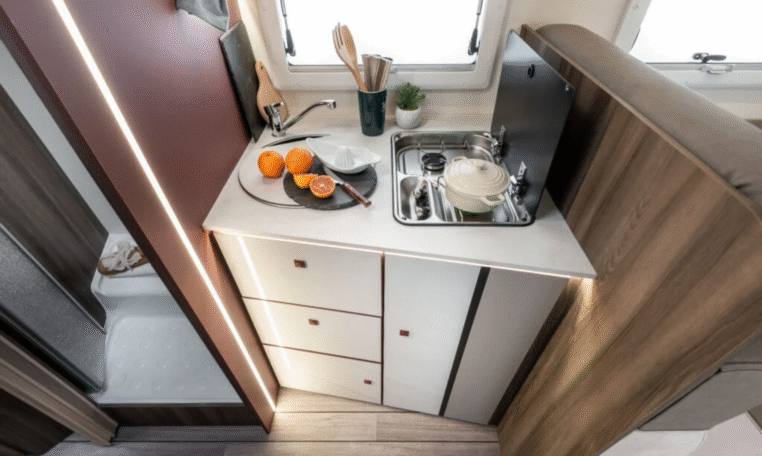 Roller Team Kronos ja Zefiro matkaauto seest