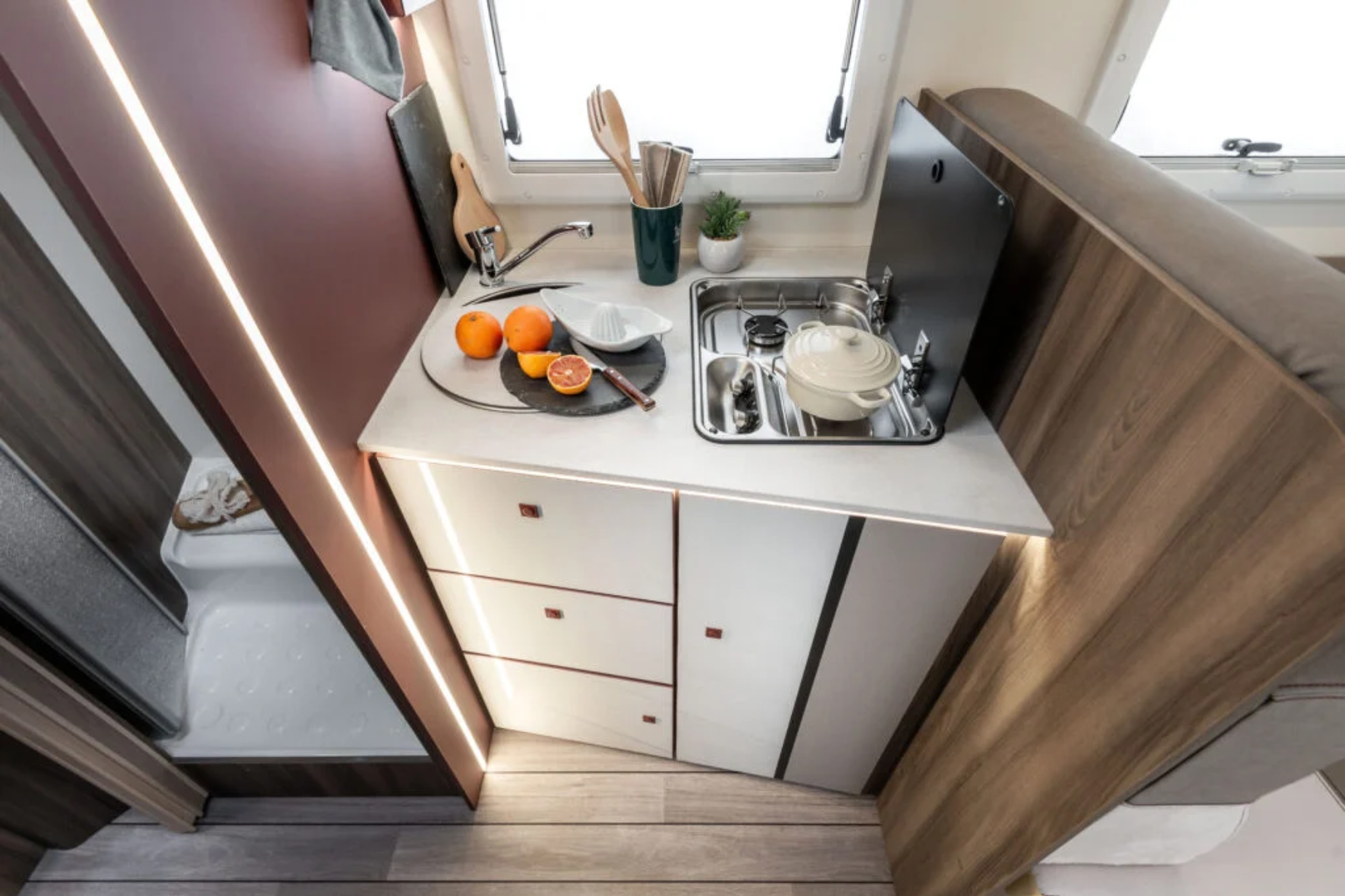 Roller Team Kronos ja Zefiro matkaauto seest Roller Team Kronos ja Zefiro matkaauto seest