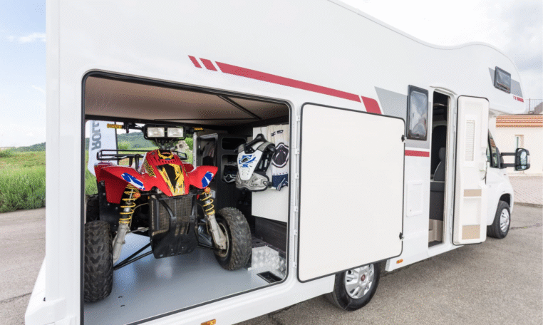 Roller Team Kronos ja Zefiro matkaauto seest