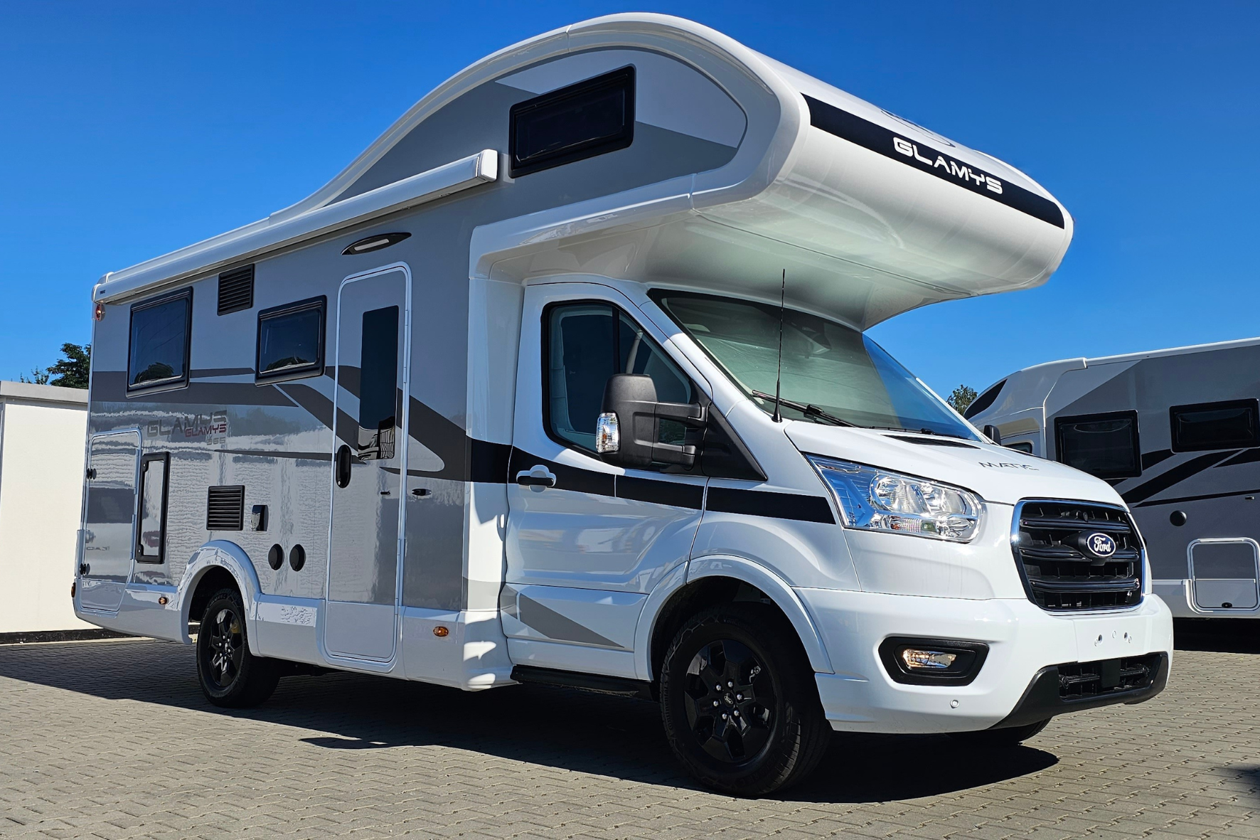 4 McLouis Glamys matkaauto