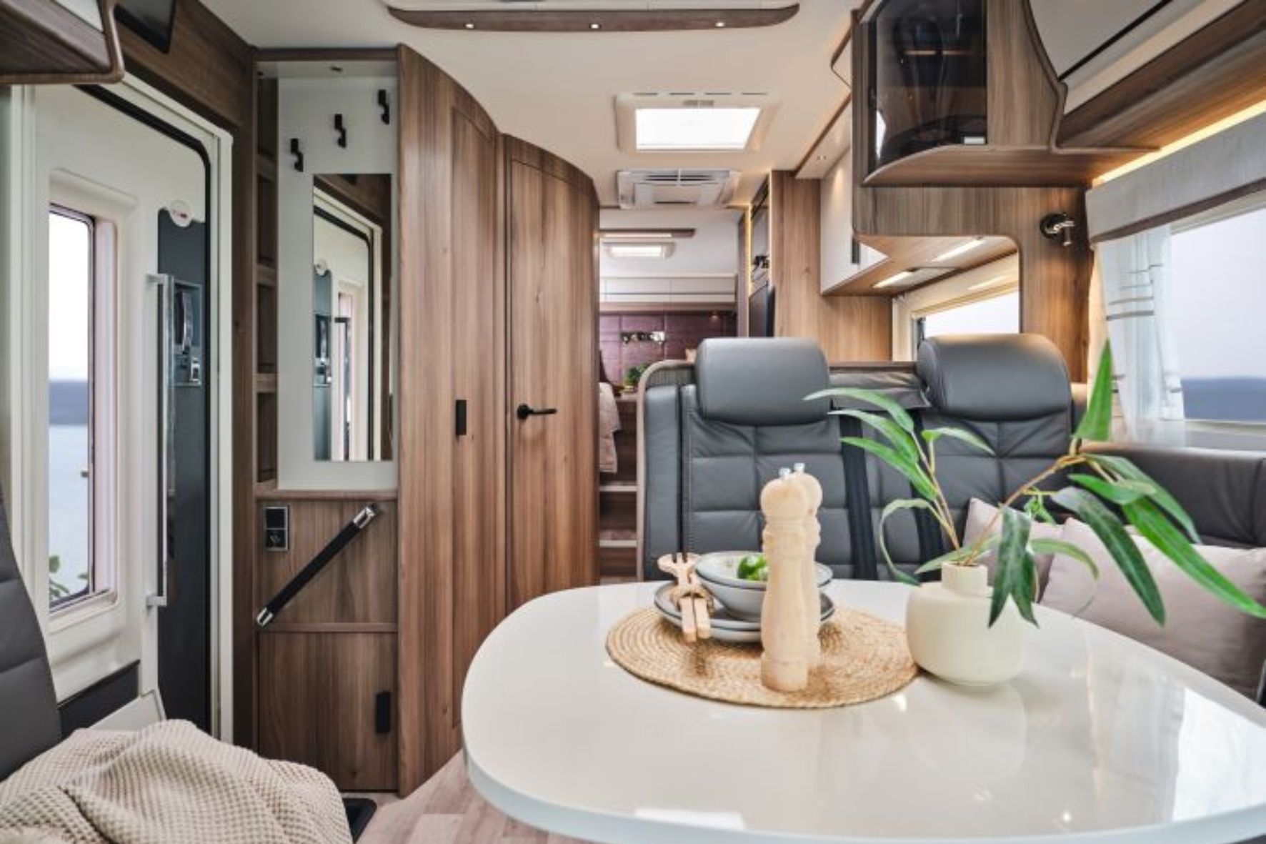 KABE matkabussi interjöör KABE matkabussi interjöör